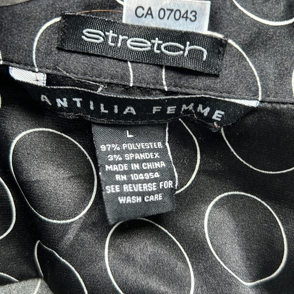 Black Shirt Sleeve Ruffle Blouse size medium - Picture 4 of 5